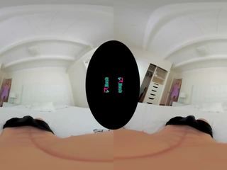Vrhush brandi amor masturbándose en virtual realidad