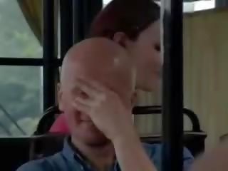 Mamuśka ma publiczne nagość seks klips w za autobus
