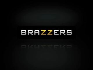 Brazzers - anyu kapott csöcsök - gyártás vége mommies színhely