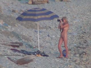 裸 女孩 在 该 实 裸体 beaches