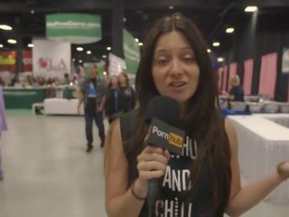 بورن هاب نغم في exxxotica 2015 الاباحية interviews يوم 1