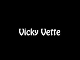 Velika titted webstar od na letnik vicky vette vezani up & dražil!