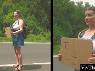 Glamour lesbietiškas picks į viršų erotika hitch hiker ir dulkina jos suaugusieji filmas vids