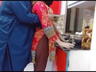 Pakistanais femme anal trou baisée en la cuisine tandis que elle est travail avec clair audio