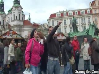 Tai vaikinas duoda jos namai į komanda šūdas jos senas sperma skylė