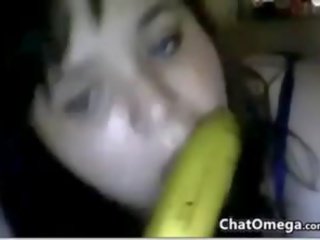 Buclatý vačka mladý dáma s a banán