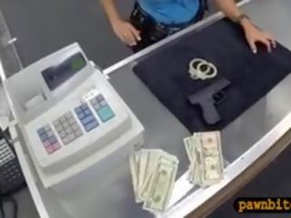Bejba policija uradnik zajebal s pawnkeeper pri na pawnshop