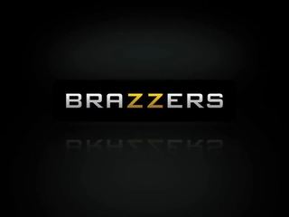 Brazzers - mamma avuto poppe - fabbricazione oltre mommies scena