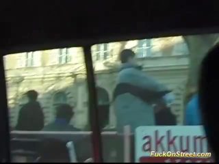 Pechugona adolescente asiento trasero taxi sucio presilla