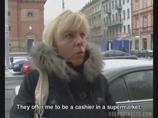 Cseh bevállalós anyuka ad egy fej mert egy libidinous fasz