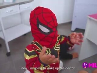Zwerg spider-man defeats clinics thief und atemberaubend maryam saugt seine cock&period;&period;&period; held oder villain&quest;
