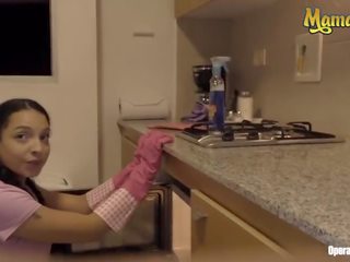 小柄な ラティナ メイド クリーン ザ· キッチン と 私の 大きい ペニス セックス フィルム 映画を
