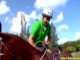 Uly emjekli latin equestrienne cynthia bang sikiş