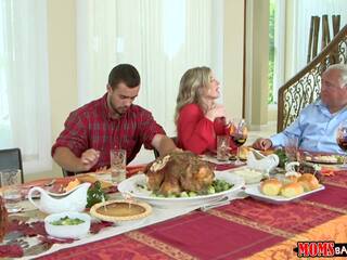 Korak mame bang teens - poredne družina thanksgiving