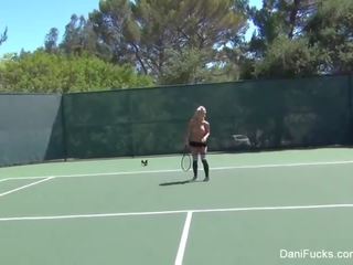 Tanpa penutup dada tenis dengan azhan daniels & cherie deville