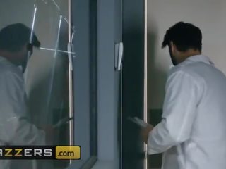 Brazzers - bjonde e etur ashley fires është e çmendur për johnson