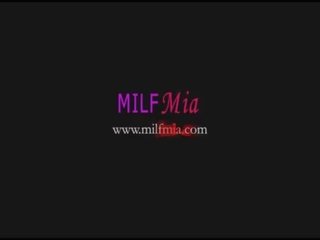 Schizzo per noi milf per favore?