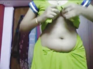 Bhabi filmed Big Boobs for his teenager